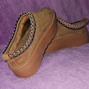 Stylish Tan Women's Slippers